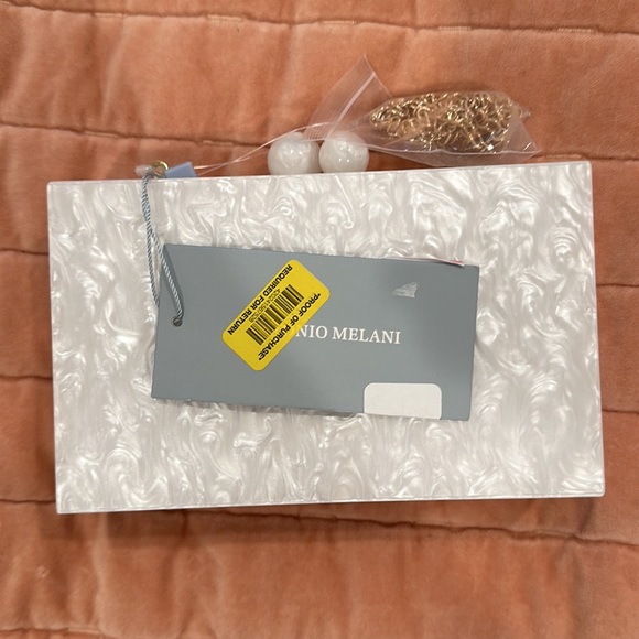 Antonio Melani white/pearl clutch- comes with gold chain to make crossbody - Picture 5 of 5